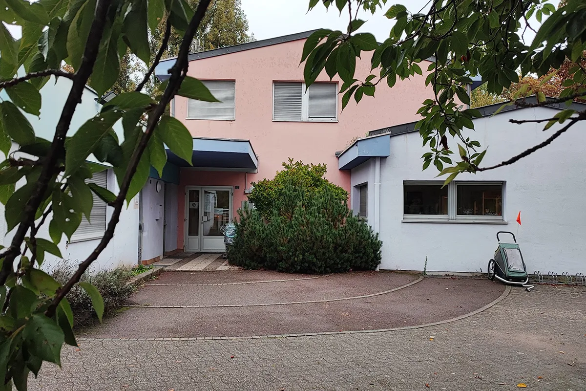 Crèche de la Montagne Verte - Entrée extérieure